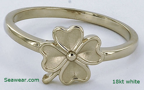 18kt white gold four leaf clover ring