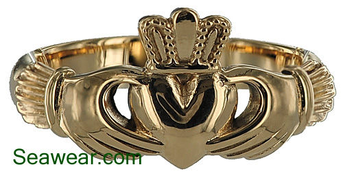 gold Claddagh band