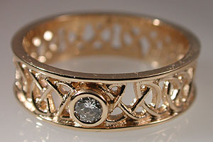 view showing high polish of celtic engagment ring
