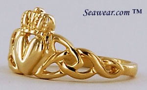 Claddagh ring with triniyt knot edges